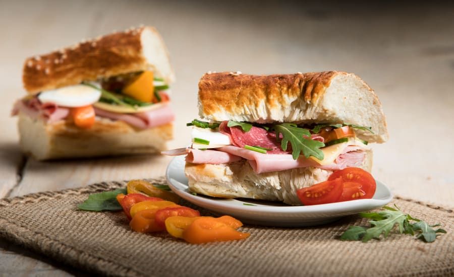 Belegtes Laugengebäck