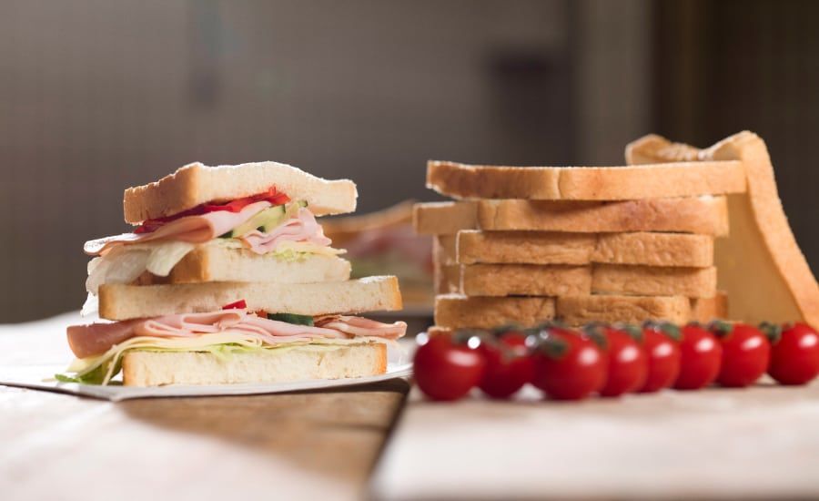 Weißbrot Schinken-Sandwich